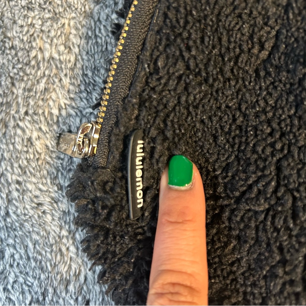 LULULEMON - Black Sherpa Belt Bag - Picture 3 of 7